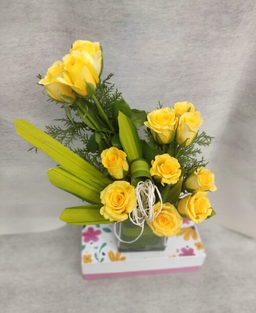 *12 Yellow Roses Glass Vase - Image 2
