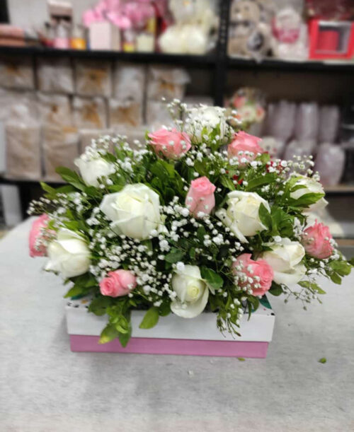 15 Pink And White Roses One-side Arrangement