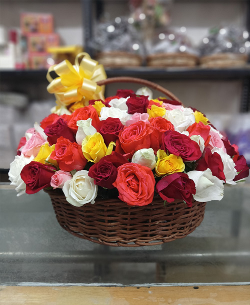 100 mixed roses basket