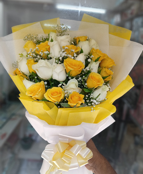 20 White and Yellow Roses Bouquet